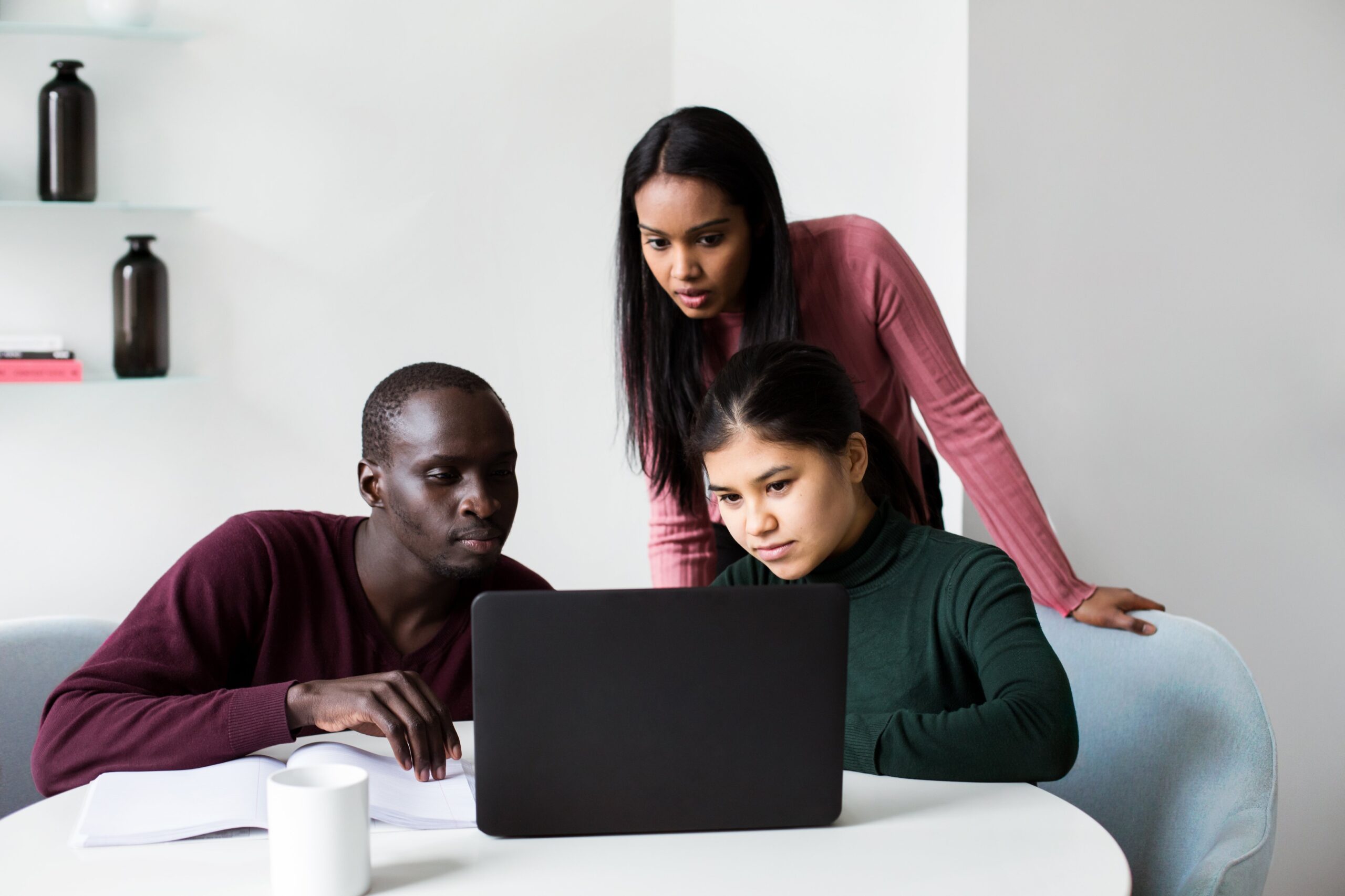 three-lookon-laptop